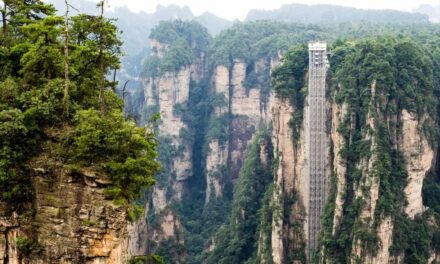 Αυτός είναι o υψηλότερος ανελκυστήρας του κόσμου- Βρίσκεται στο χείλος του γκρεμού (βίντεο)