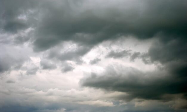 Καιρός: Καταιγίδες, χιόνια και ισχυροί άνεμοι – Πέφτει η θερμοκρασία