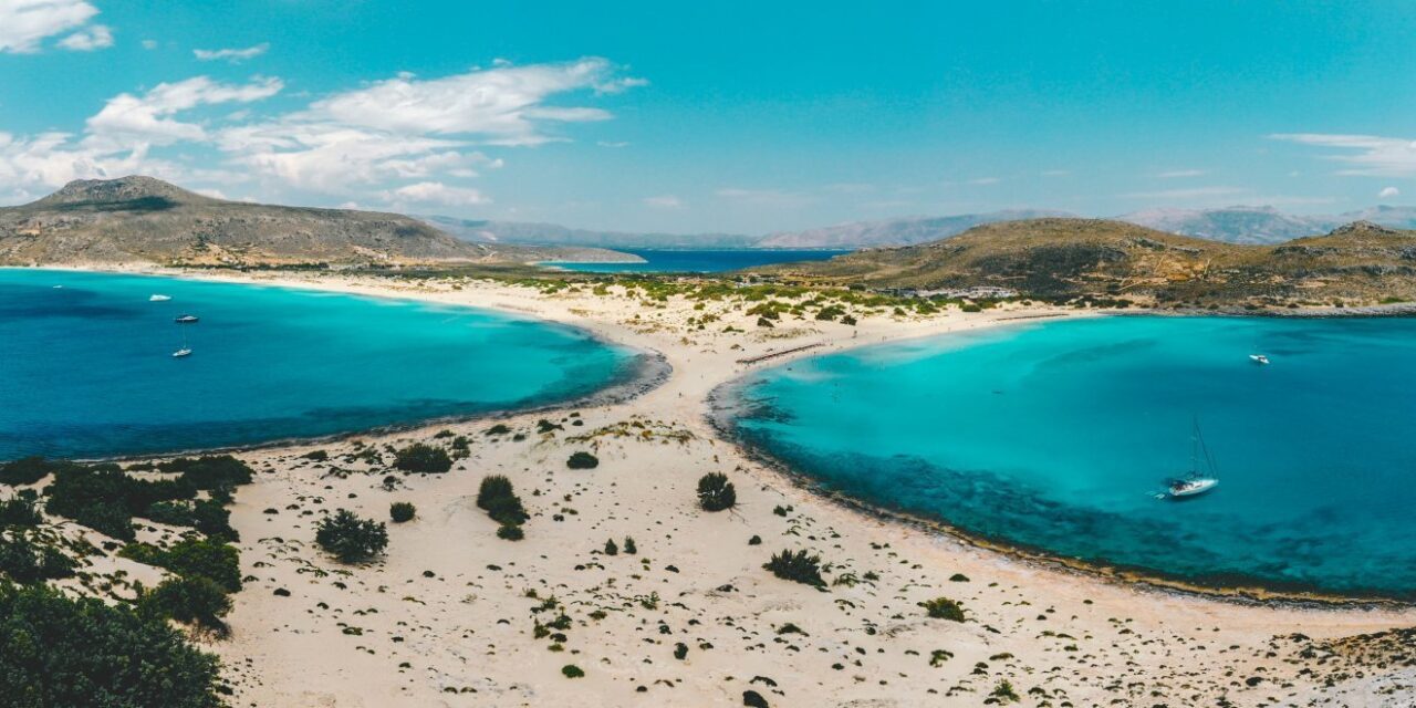 “Θα μπορούσε να βρίσκεται στην Καραϊβική και όχι στο Αιγαίο” – Ποιο νησί υμνεί η Telegraph;