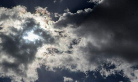 Καιρός: Βροχερό σκηνικό και ισχυροί άνεμοι – Πέφτει αισθητά η θερμοκρασία