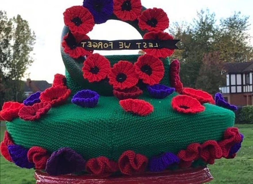 Η Βρετανία στολίζεται με πλεκτά κεντήματα για τα θύματα του Α’ Παγκοσμίου Πολέμου