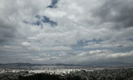 Καιρός: Συννεφιά και ατμοσφαιρική σκόνη – Δείτε που θα βρέξει