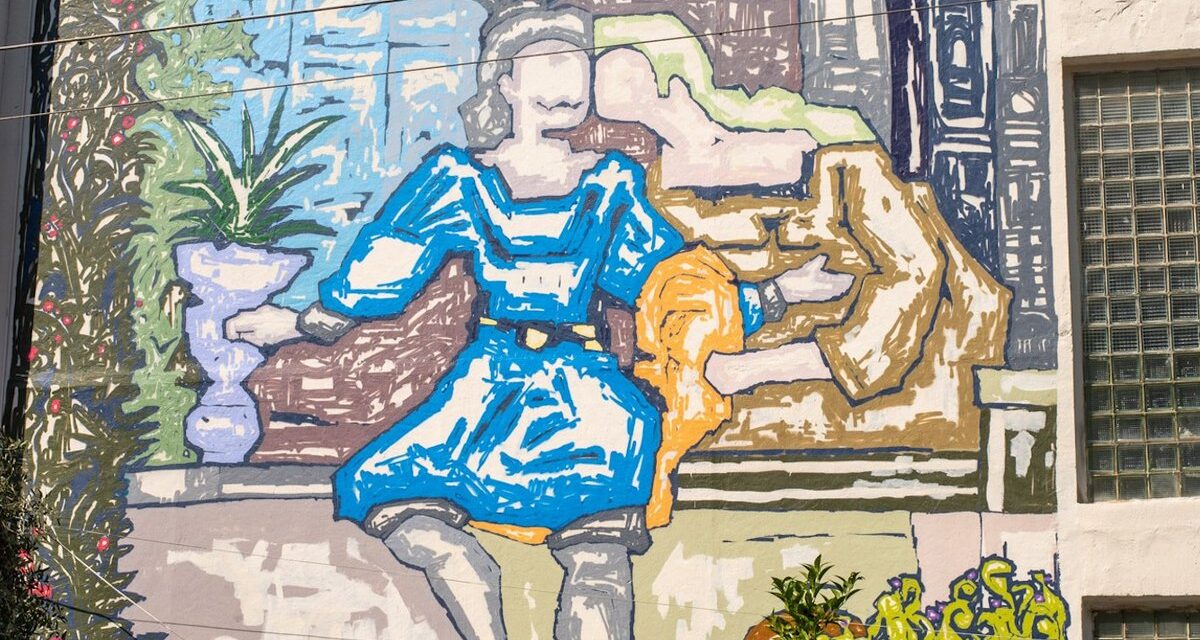 Μία υπαίθρια… έκθεση τοιχογραφιών «ζωντανεύει» στην Αθήνα