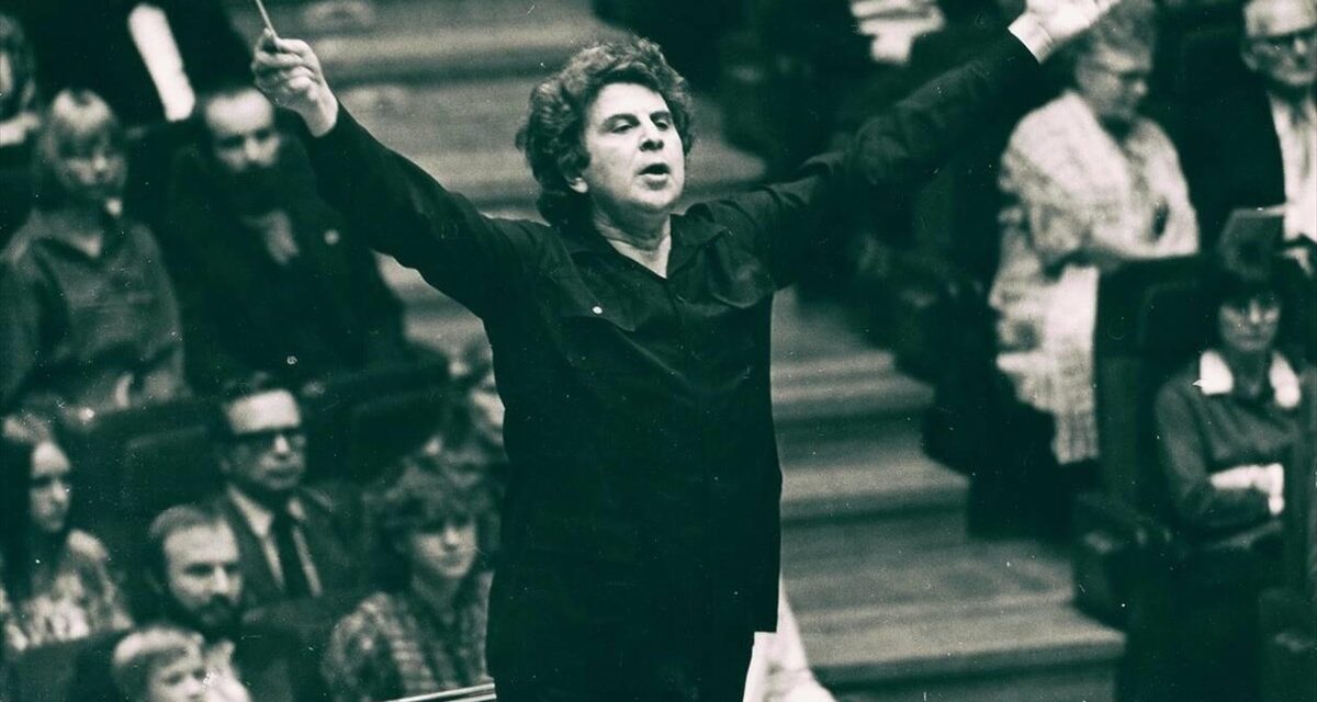 Μίκης Θεοδωράκης… Αιώνιο Φως: Στο Ολύμπια, Δημοτικό Μουσικό Θέατρο “Μαρία Κάλλας”