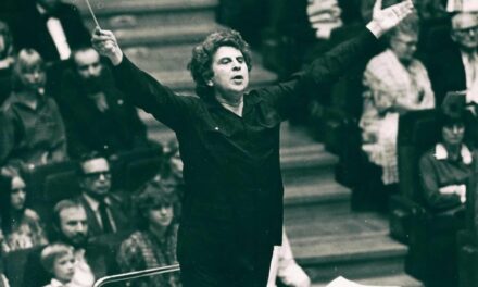 Μίκης Θεοδωράκης… Αιώνιο Φως: Στο Ολύμπια, Δημοτικό Μουσικό Θέατρο “Μαρία Κάλλας”