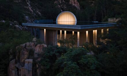 Hometown Moon: Μία γαμήλια αίθουσα τελετών φωτισμένη από τη σελήνη