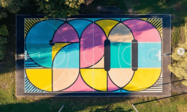 «Hypecourt 9200»: Ένα πολύχρωμο γήπεδο μπάσκετ “φωτίζει” τη μικρή πόλη του Βελγίου