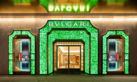 Σαγκάη: Ανακυκλωμένα μπουκάλια σαμπάνιας κοσμούν την πρόσοψη του Bulgari – Εντυπωσιακό αποτέλεσμα