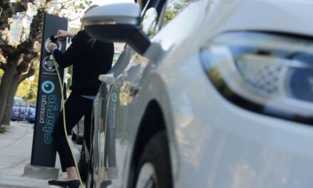 Protergia Charge: Το μέλλον της ενέργειας και της ηλεκτροκίνησης έχει ήδη φτάσει στον Δήμο Αθηναίων