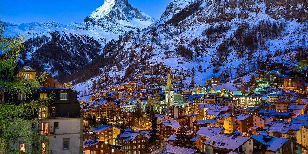10 πανέμορφα χιονισμένα χωριά της Ευρώπης που μαγεύουν… τη νύχτα!