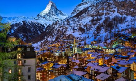 10 πανέμορφα χιονισμένα χωριά της Ευρώπης που μαγεύουν… τη νύχτα!