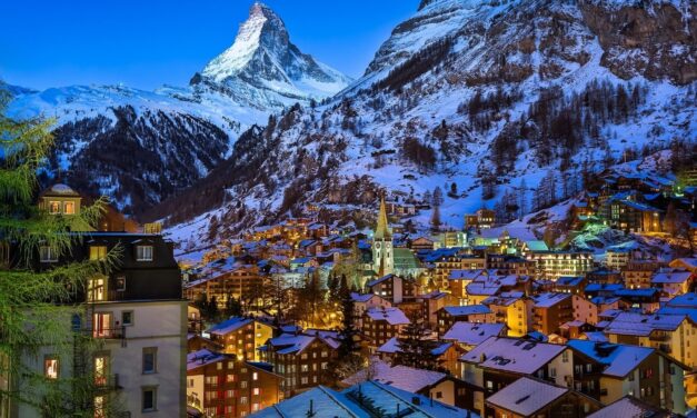 10 πανέμορφα χιονισμένα χωριά της Ευρώπης που μαγεύουν… τη νύχτα!