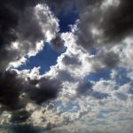 Χαλάει ο καιρός: Έρχονται βροχές και νοτιάδες