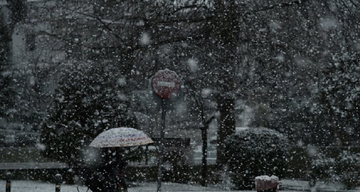 Καιρός: Καταιγίδες και χιόνια στα βόρεια – Πέφτει η θερμοκρασία