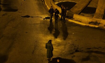 10 χρόνια χωρίς τον Θ. Αγγελόπουλο: Έκθεση με αδημοσίευτες φωτογραφίες μάς μεταφέρει στο «πλατό» της τελευταίας ανολοκλήρωτης ταινίας του