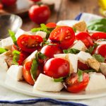 Caprese: Η διάσημη σαλάτα της Ιταλίας – Πολύχρωμη και πεντανόστιμη