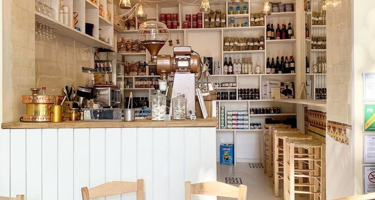 Ένα ελληνικό καφενείο στην καρδιά του Παρισιού!