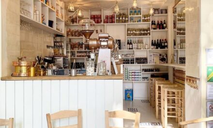 Ένα ελληνικό καφενείο στην καρδιά του Παρισιού!