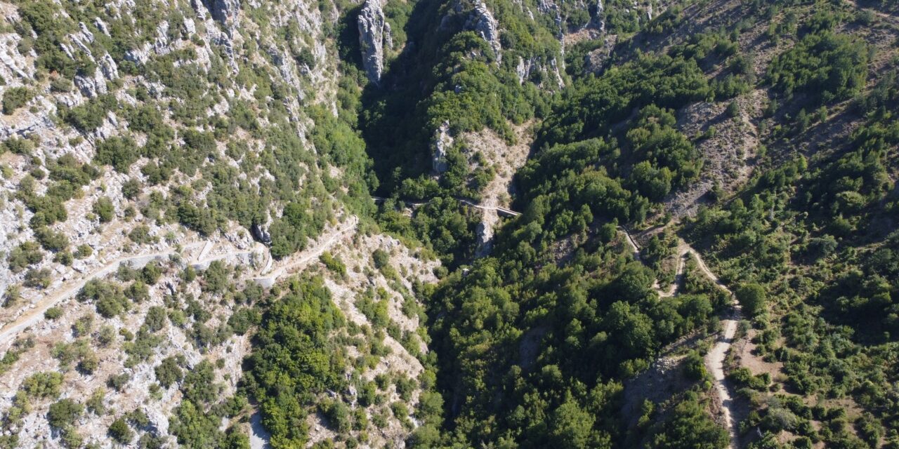 Το ψηλότερο χωριό του Ζαγορίου και η περίφημη Σκάλα του Βραδέτου με τα 1100 λιθόστρωτα σκαλοπάτια