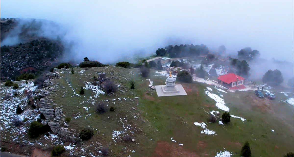 Μια Βουδιστική Στούπα στα βουνά της Κορινθίας