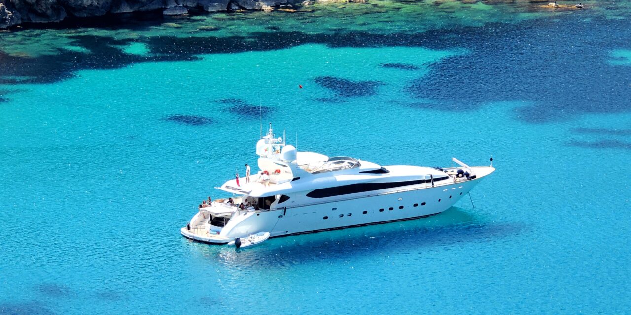 Παγκόσμια πρωταθλήτρια στις ναυλώσεις θαλαμηγών η Ελλάδα το 2022