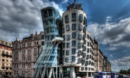 «Το Κτίριο που Χορεύει»: Το διάσημο αξιοθέατο της Πράγας