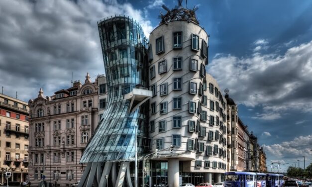 «Το Κτίριο που Χορεύει»: Το διάσημο αξιοθέατο της Πράγας