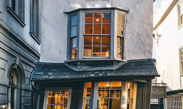 Crooked house of Windsor: Το “στραβό” σπίτι με την παράξενη ιστορία