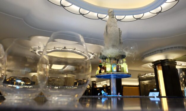 Εσείς θέλετε να απολαύσετε ένα δείπνο με τον Batman;