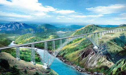 Αυτή είναι η υψηλότερη σιδηροδρομική γέφυρα στον κόσμο – Μοιάζει να “αιωρείται” πάνω από τα σύννεφα