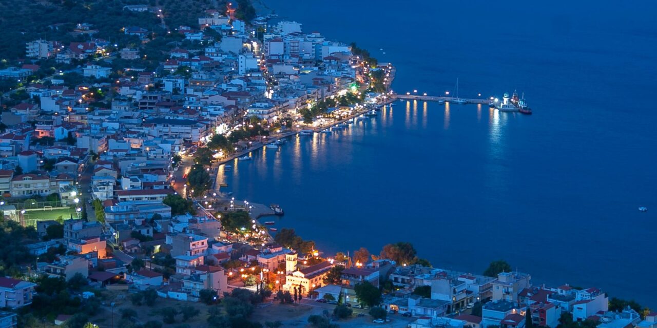 Αντίκυρα: Ένα ψαροχώρι στους πρόποδες… του Παρνασσού!