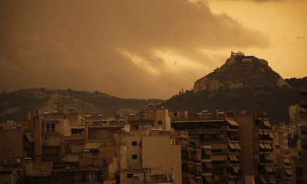Καιρός: Αποπνικτική η ατμόσφαιρα και σήμερα – Λασποβροχές και αφρικανική σκόνη