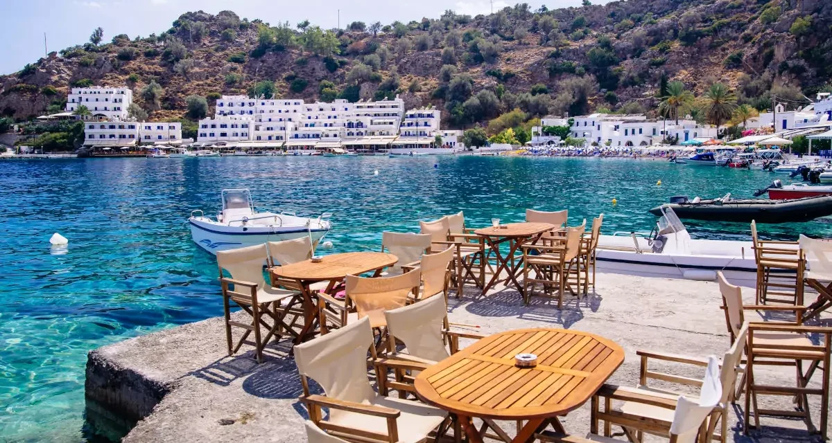 Κρήτη, Νάξος και Ίος στους προορισμούς με τις καλύτερες παραλίες για τους Ελβετούς