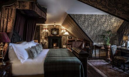 The Fife Arms: Το Σκωτσέζικο ατμοσφαιρικό ξενοδοχείο που θυμίζει το δωμάτιο του Σέρλοκ Χολμς