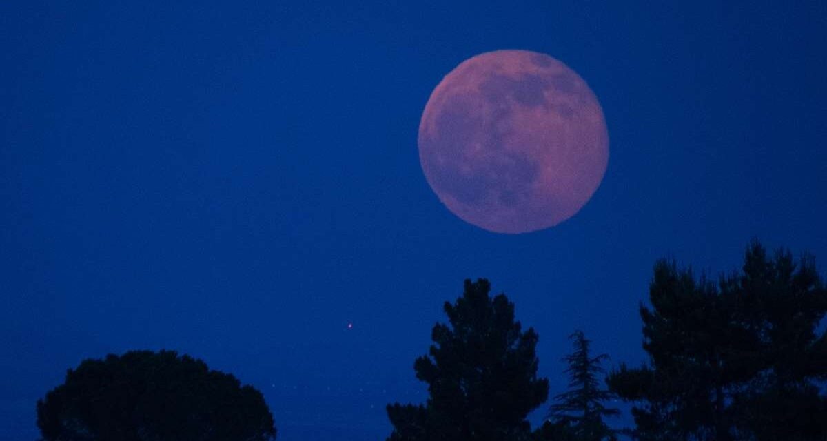 Πανσέληνος Απριλίου: Έρχεται το “ροζ φεγγάρι” – Ορατό και από την Ελλάδα