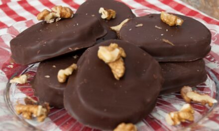 Περίσσεψαν σοκολατένια αυγά και τσουρέκι; 3 ιδέες για να φτιάξετε πεντανόστιμα γλυκά