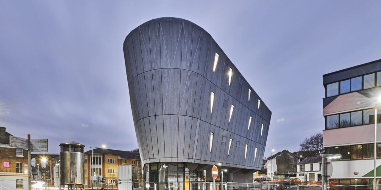 Στην Αγγλία το πρώτο πολυώροφο πάρκο για σκέιτμπορντ στον κόσμο