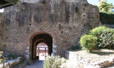 Φωτίζεται και καθίσταται προσβάσιμο σε όλους το Κάστρο Καλαμάτας