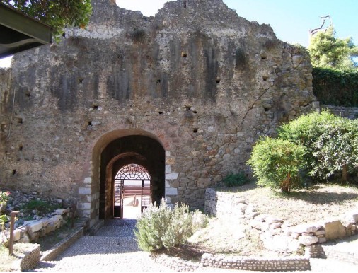 Φωτίζεται και καθίσταται προσβάσιμο σε όλους το Κάστρο Καλαμάτας