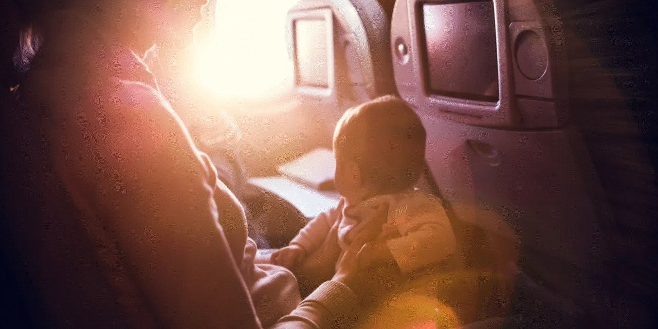 Πρώτη φορά με το μωρό στο αεροπλάνο – Όλα όσα πρέπει να ξέρετε