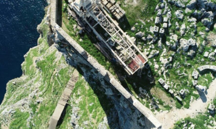 Ανελκυστήρας και διαδρομές κάνουν προσβάσιμο σε ΑμεΑ τον αρχαιολογικό χώρο της Ακρόπολης της Λίνδου