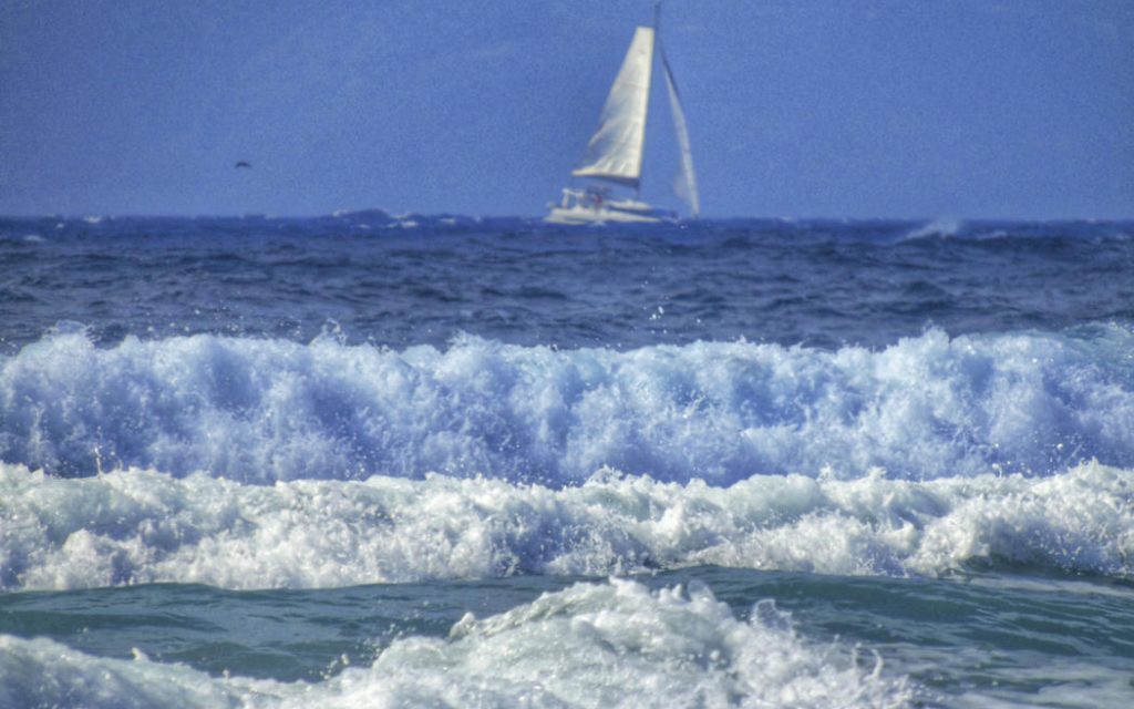 Καιρός: Μελτέμια και βροχές σήμερα – Πόσο θα φτάσει το θερμόμετρο