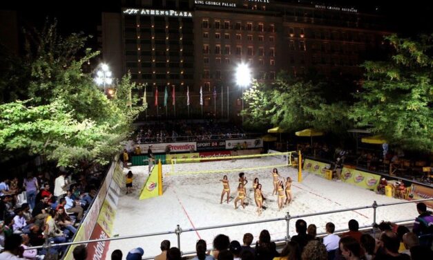 Η πλατεία Συντάγματος μετατράπηκε σε γήπεδο Βeach Volley – Επιστρέφει το Athens Golden Cup