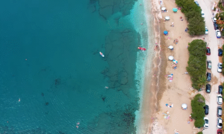 Οι “άγνωστες” παραλίες της αν. Αττικής – Υπέροχες και ιδανικές για οικογένειες με μικρά παιδιά (vid)