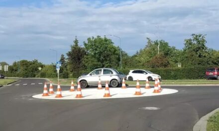 Αυτή είναι η πιο άχρηστη πλατεία του κόσμου – Δείτε γιατί έγινε viral (vid)