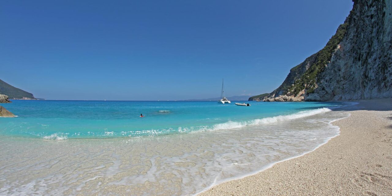 Πλατυνάμμος…. κολυμπώντας στο απόλυτο τυρκουάζ! (vid)