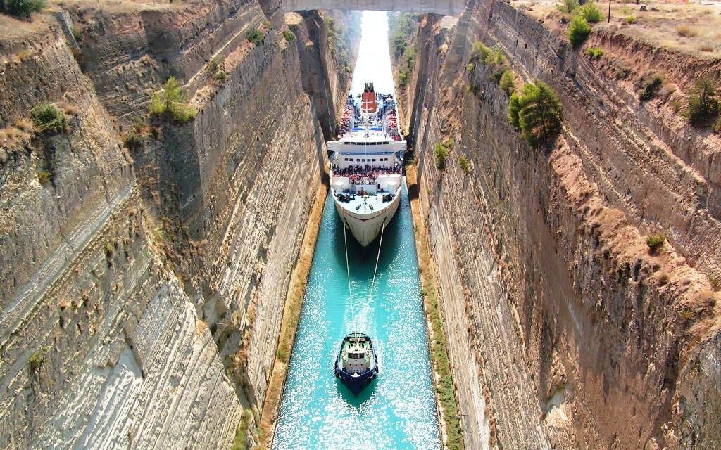 Πολύ μεγάλη κίνηση στην Διώρυγα της Κορίνθου – Ετοιμάζεται πεζόδρομος για τουρίστες