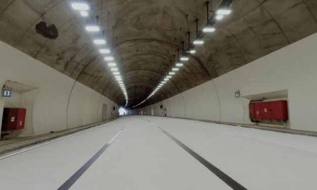 Βάφτηκε άσπρη η άσφαλτος στην Κακιά Σκάλα – Εντυπωσιακό αποτέλεσμα