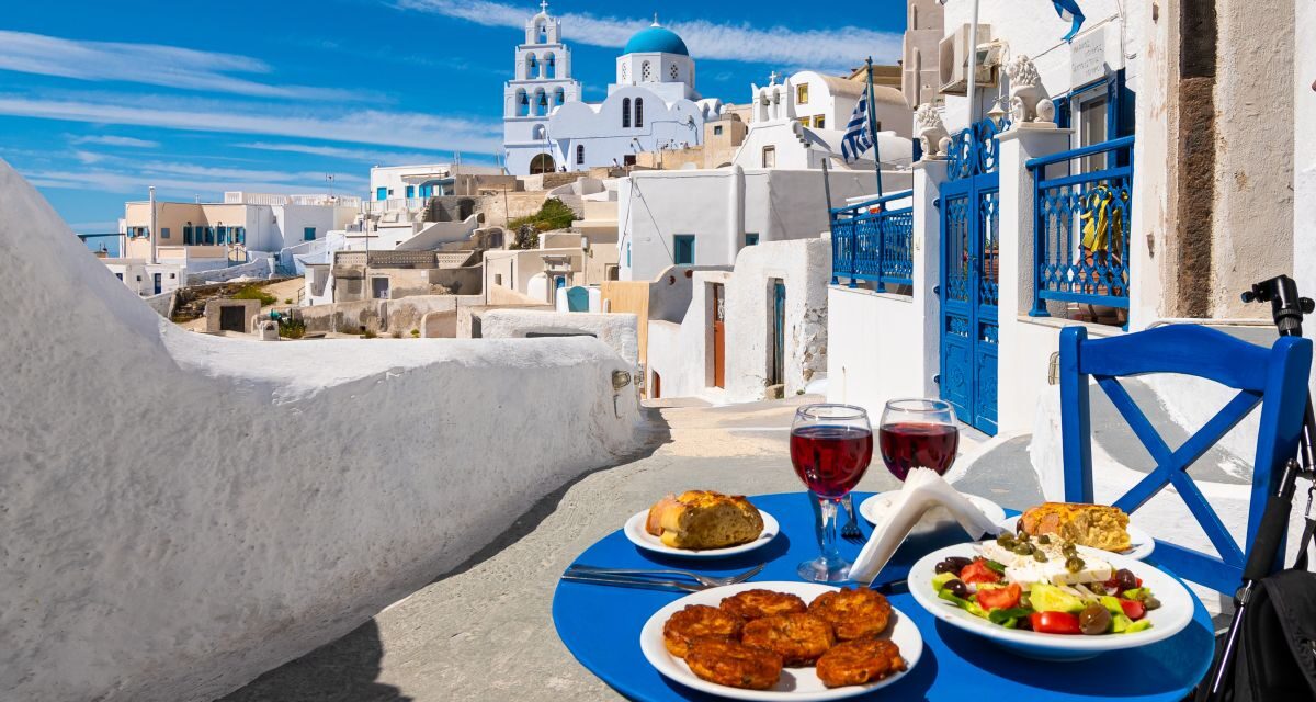 Independent: Τα ελληνικά νησιά στους 10 κορυφαίους προορισμούς των Ιρλανδών για διακοπές το 2023