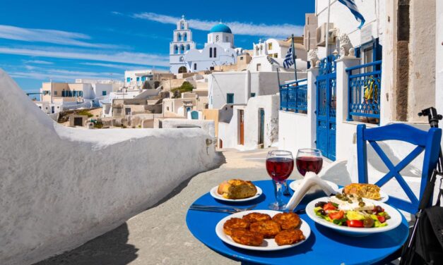 Independent: Τα ελληνικά νησιά στους 10 κορυφαίους προορισμούς των Ιρλανδών για διακοπές το 2023